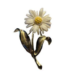 Brooch (1970s) Daisy Flower Silver Tone Brooch Pin : Sarah Coventry Vintage